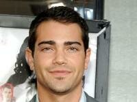 Jesse Metcalfe back with Nadine.