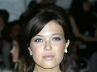 Mandy Moore&acute;s Friend-ly kiss