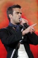 Robbie-Williams-911-18074318-0-0-9290-200.jpg