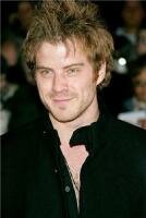 Robert Kazinsky 